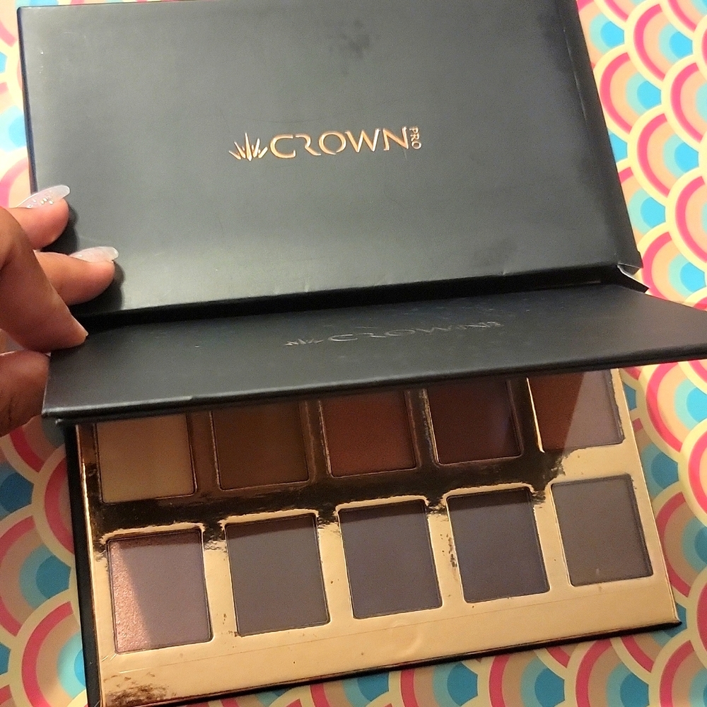 New Crown Pro EYESHADOW palette (H)